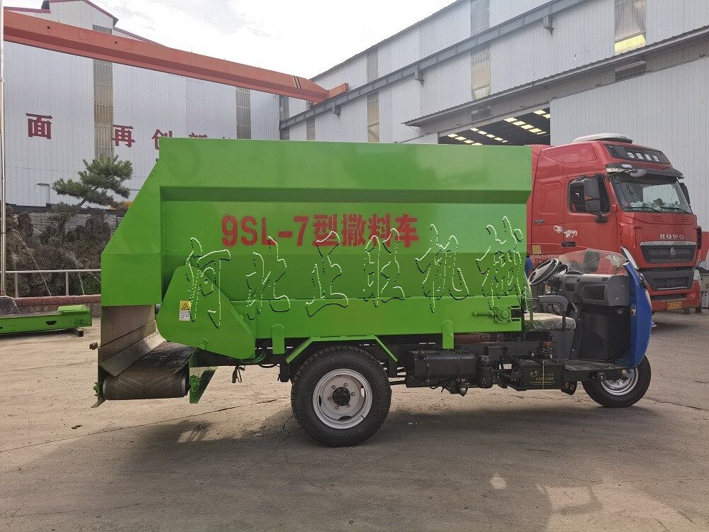 7方撒料车